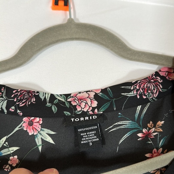 Torrid Black & Pink Floral Tie Georgette Tie Chiffon Tank Top Blouse - Picture 8 of 9